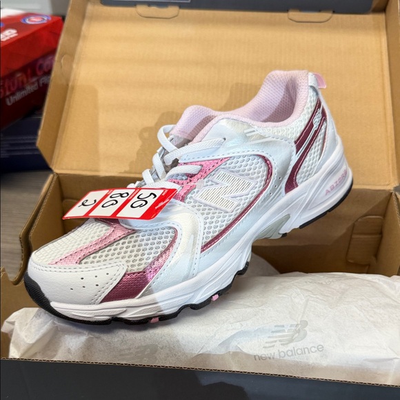New Balance White and Pink Athletic Shoes - Picture 2 of 3